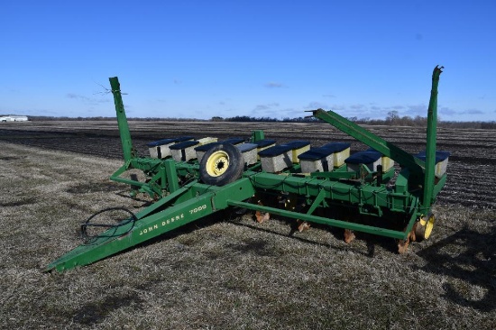 John Deere 7000 8 row 30" planter