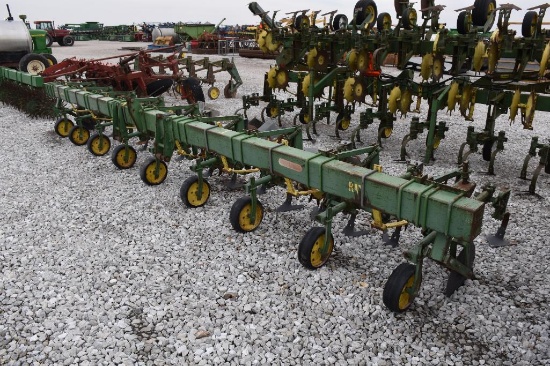 John Deere 8 row 3-pt. cultivator