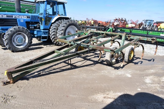 John Deere 1600 14-shank chisel plow