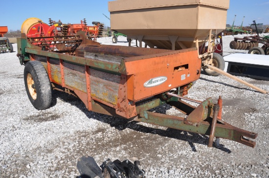 New Idea 216 manure spreader