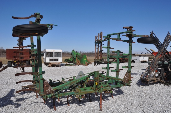 John Deere 1010 22' 3-pt. field cultivator