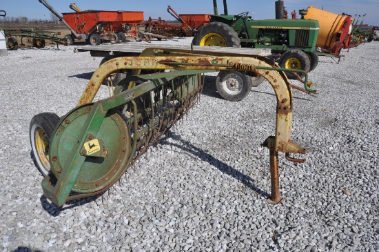 John Deere 640 5-bar hay rake