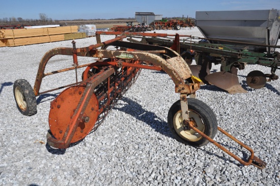 New Idea 5-bar hay rake