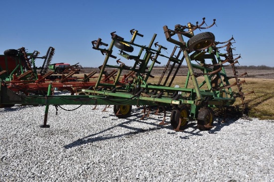 John Deere 960 26' field cultivator