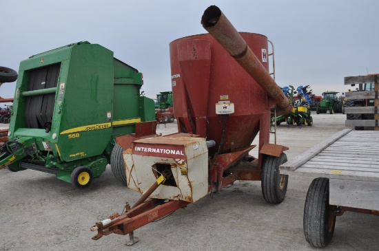 International 1150 grinder mixer