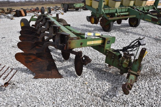 John Deere 2600 5-bottom plow
