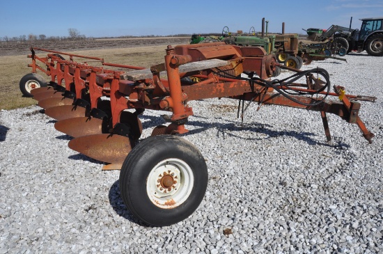 International 720 6-bottom plow