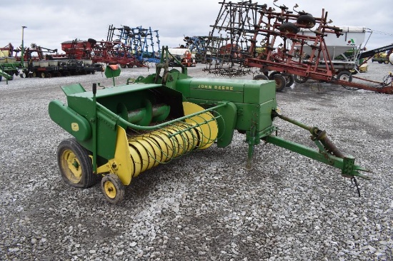 John Deere 224T small square baler