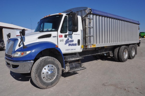 2006 International 4400 grain truck