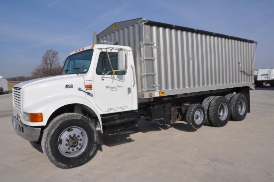 1998 International 4900 grain truck