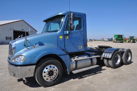 2003 Freightliner day cab semi