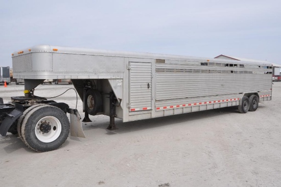 1998 Featherlite 32' aluminum livestock trailer