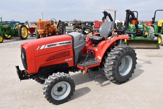 Massey Ferguson 1532 MFWD compact utility tractor