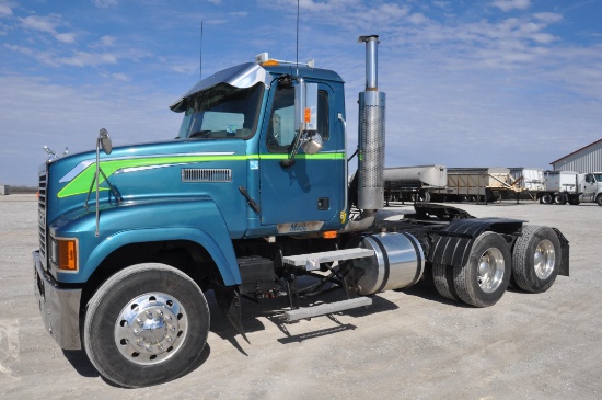 2007 Mack CHN613 day cab semi