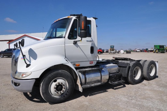 2011 International 8600 day cab semi