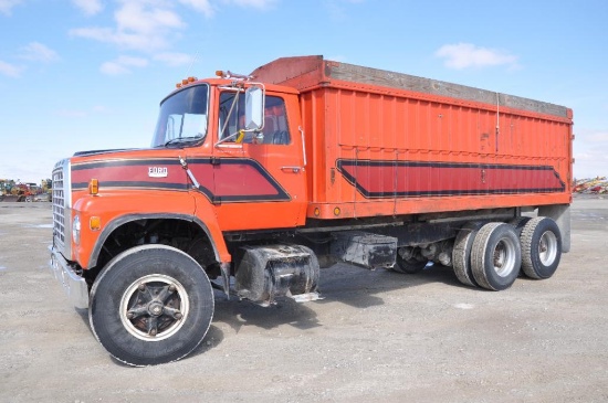 1975 Ford 9000 grain truck