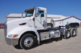 2010 Peterbilt 384 day cab semi
