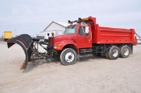 2001 International 4900 dump truck
