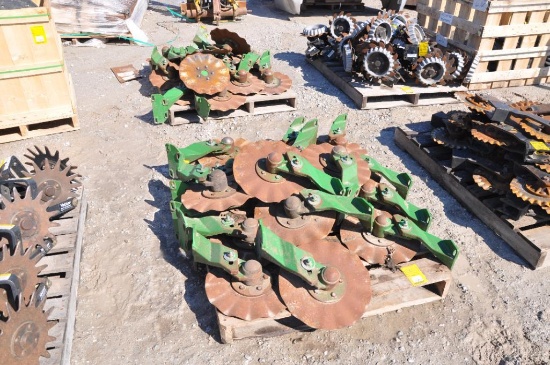 (31) John Deere no-till coulters & brackets