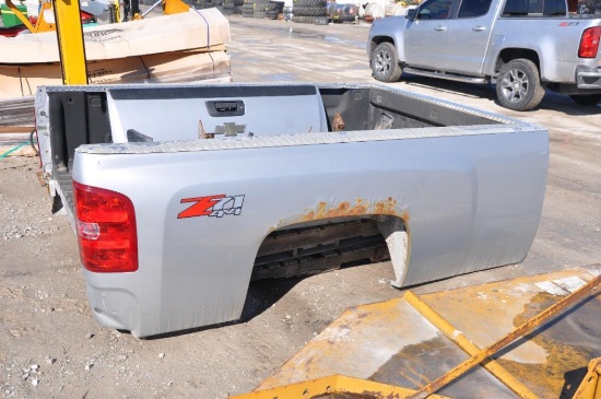 2010 Chevrolet 8' pickup bed