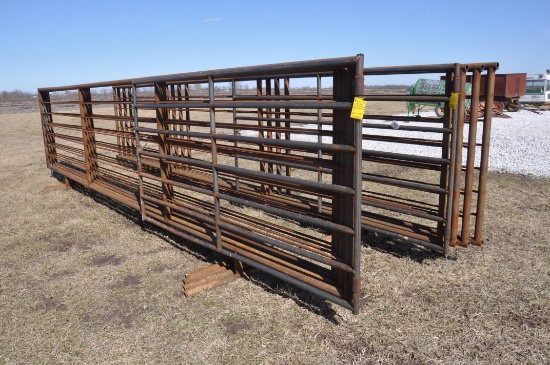 (4) (3) 24' free standing pipe gates & (1) 24' free standing pipe gate w/ 10' swinging gate