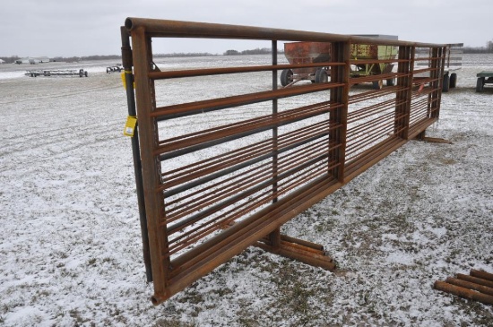 (4) (3) 24' free standing pipe gates & (1) 24' free standing pipe gate w/ 10' swinging gate