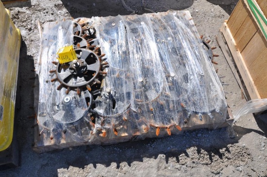 (26) Yetter spike closing wheels