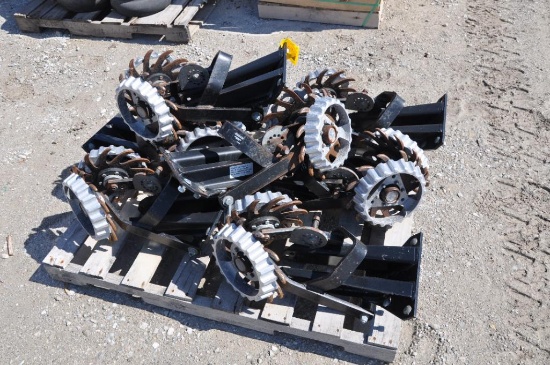(8) Floating row cleaners off Kinze planter