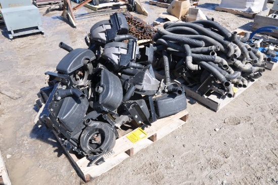 (24) Kinze EdgeVac meters w/ hoses off Kinze 3800 center fill planter