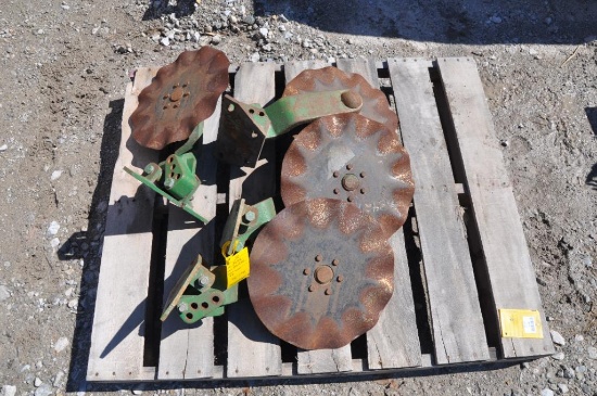 (4) John Deere no-till coulters
