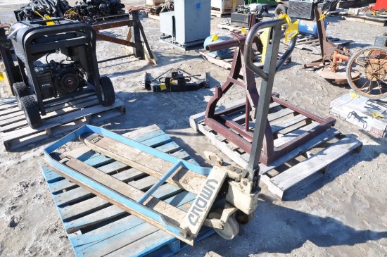 Crown 4,500 lb. floor jack