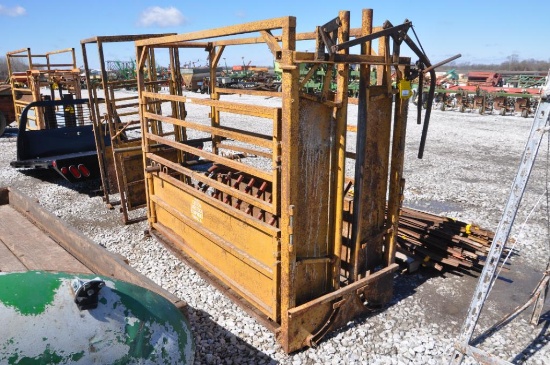 Manual cattle catch chute w/ palp cage