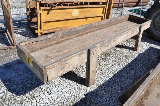 10' wooden feed bunk
