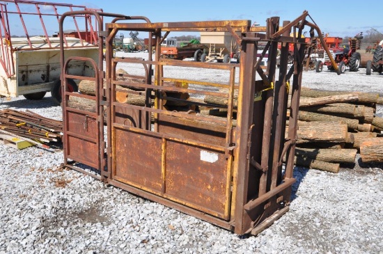 Patterson Supply cattle catch chute w/ manual head gate