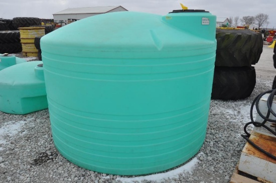 1,500 gal. poly tank