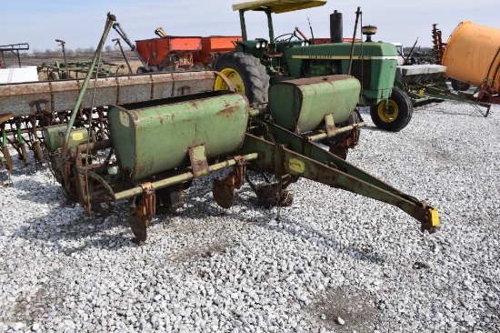 John Deere 494 planter