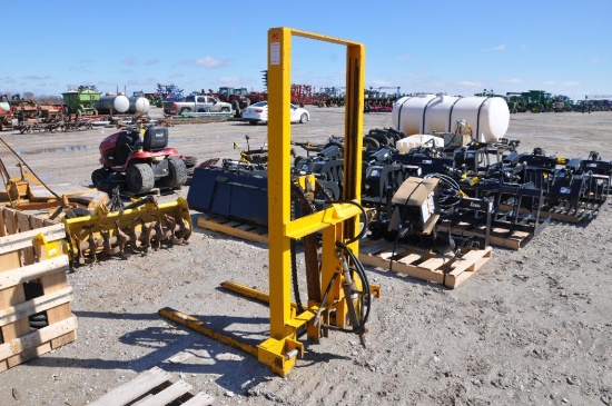 AgriTek 3-pt. pallet forks w/ hyd. 3rd link