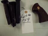 TRAY LOT OF COLT HANDLES, MAGS