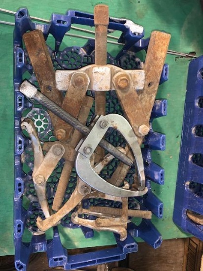 lot of wheel puller tools