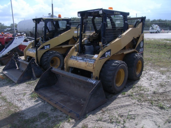 1-01128 (Equip.-Loader- skid steer)  Seller:City of Dunedin CATERPILLAR 242B SKID STEER LOADER