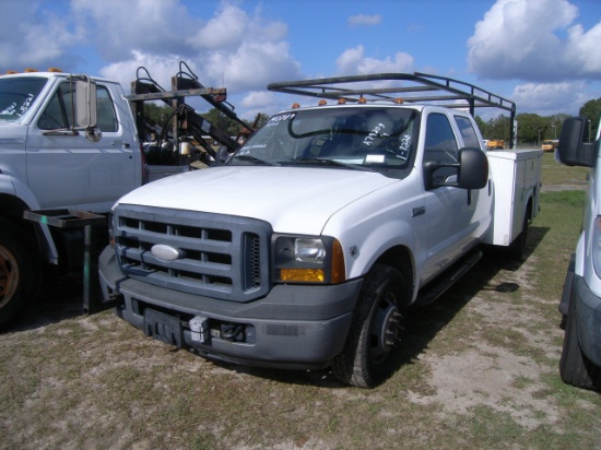 1-08220 (Trucks-Utility 4D)  Seller:Hillsborough County B.O.C.C. 2007 FORD F350SD
