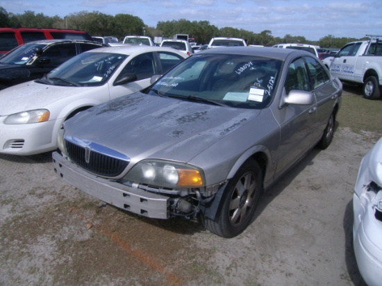 2-05129 (Cars-Sedan 4D)  Seller:City of Port Richey 2002 LINC LS