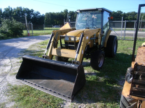 7-01206 (Equip.-Tractor)  Seller:Private/Dealer CHALLENGER MT295B ENCLOSED CAB TRACTOR