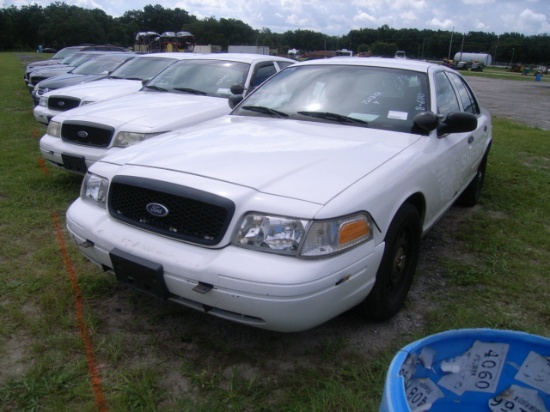 8-06110 (Cars-Sedan 4D)  Seller:Hillsborough County Sheriff-s 2010 FORD CROWNVIC