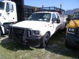 8-08230 (Trucks-Utility 4D)  Seller:Florida State DOT 2004 FORD F350SD
