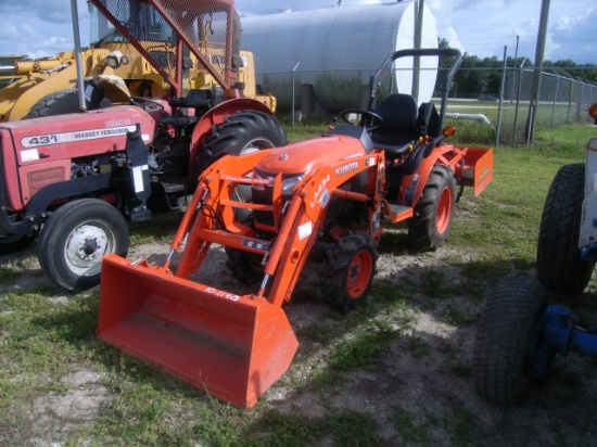 10-01140 (Equip.-Tractor)  Seller:Private/Dealer KUBOTA B2301 4X4 TRACTOR LOADER WITH LAN