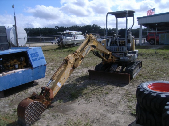 2-01132 (Equip.-Excavator)  Seller:Private/Dealer JOHN DEERE 27CZTS MINI TRACK EXCAVATOR