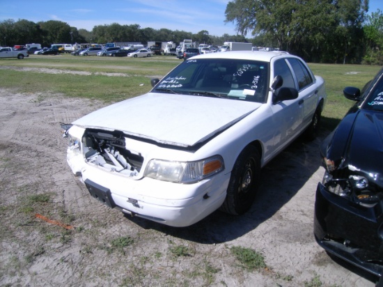 3-05116 (Cars-Sedan 4D)  Seller: Gov/Hillsborough County Sheriff-s 2010 FORD CROWNVIC