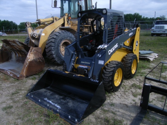 4-01154 (Equip.-Loader- skid steer)  Seller:Private/Dealer JOHN DEERE 316GR SKID STEER LOADER WITH