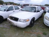 4-06133 (Cars-Sedan 4D)  Seller: Gov/Hillsborough County Sheriff-s 2009 FORD CROWNVIC